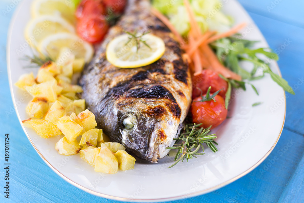 Orata arrosto con contorno di verdure, whole roast bream with vegetables, Mediterranean Cuisine Orata arrosto con contorno di verdure, whole roast bream with vegetables, Mediterranean Cuisine
