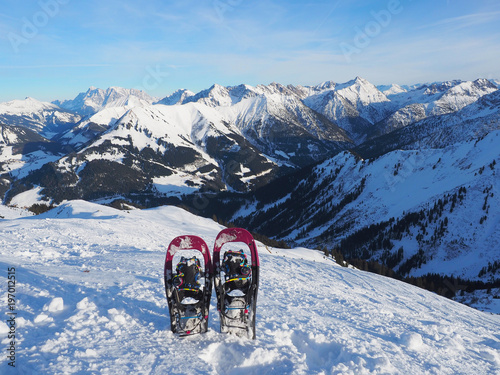 Schneeschuhe auf der Krinnenspitze in den Tannheimer Bergen (Tirol) photo