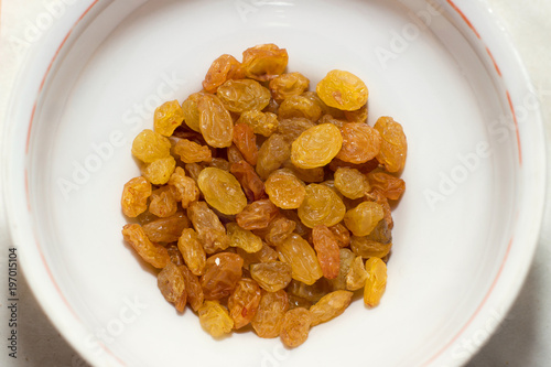 raisins in a bowl