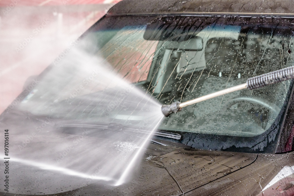 Obraz premium High pressure water cleanin car