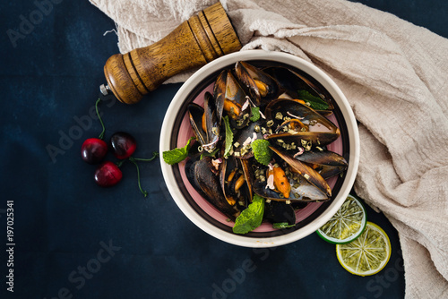Fotografie Fresh Mussels cooked in Provencal style