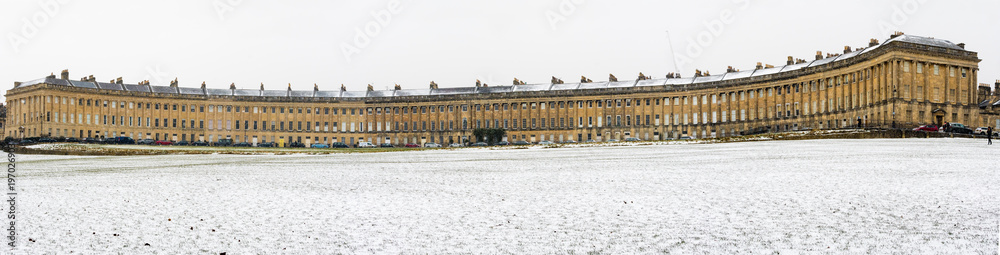 The Royal Crescent in Bath in the snow. Winter view of the spectacular Georgian architecture in the UNESCO World Heritage City, in Somerset, UK
