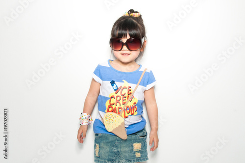 サングラスの女の子