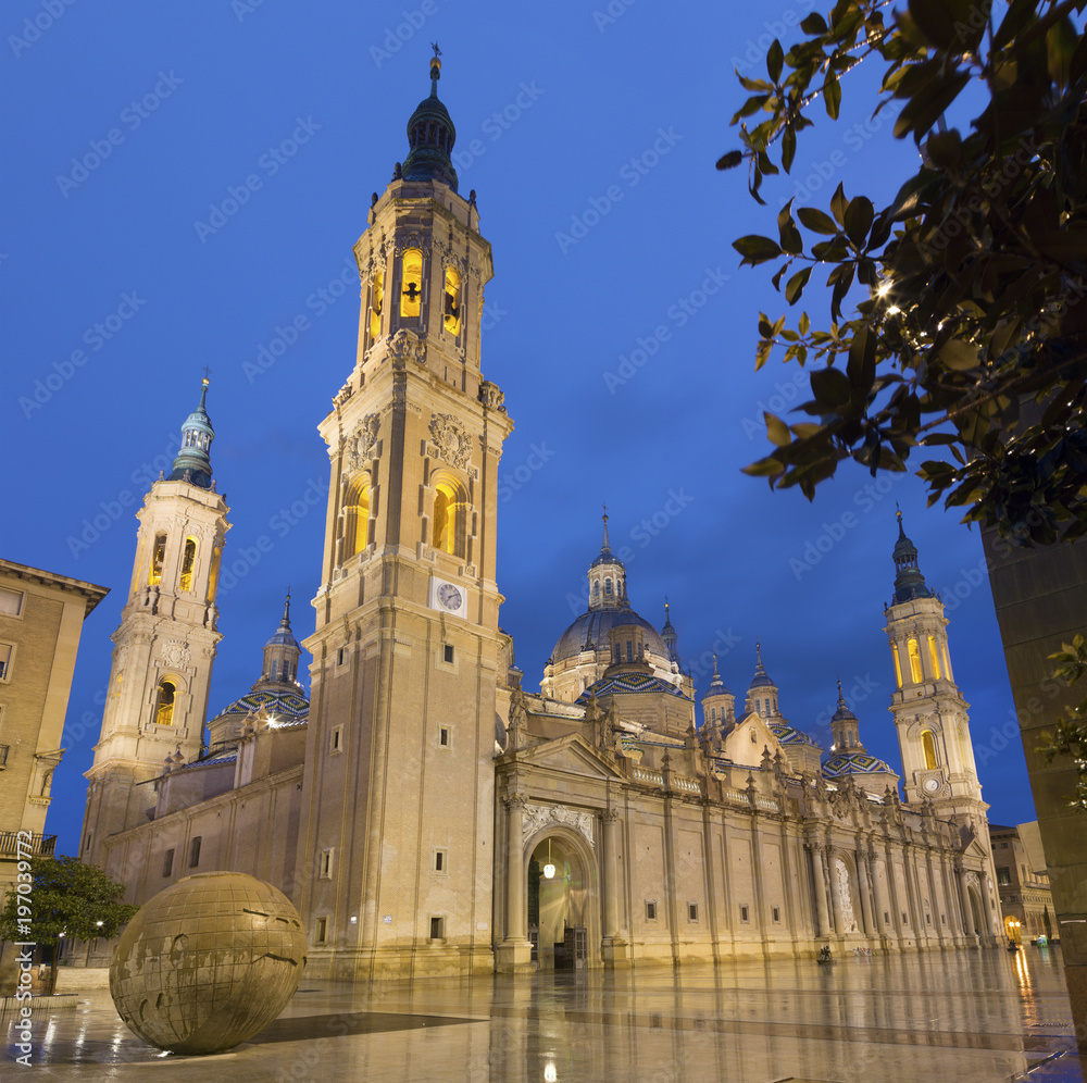 Zaragoza - The Basilica del Pilar church at dusk.