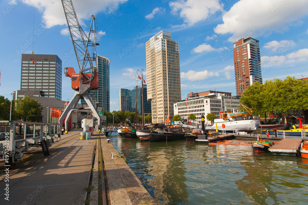 Fototapeta premium L'ancien port dans le centre de Rotterdam - Pays-bas