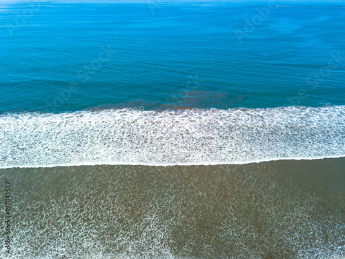 Luftbild: Pazifischer Ozean, Wellen, Costa Rica