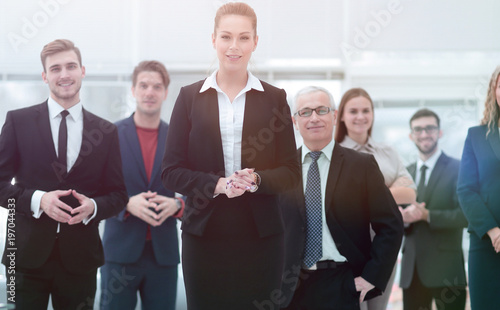 confident business woman standing in front of his business team.