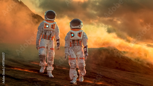 Tableau sur toile Two Astronauts Wearing Space Suits Walk Exploring Mars/ Red Planet