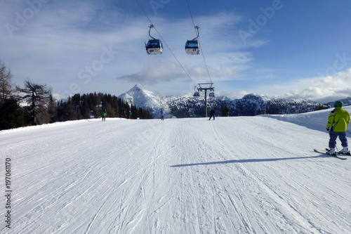 Skifahrer im Skigebiet Zauchensee photo