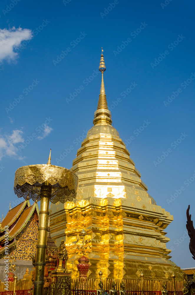 Fototapeta premium Wat Doi Suthep in Blue Sky and Cloud Chiang Mai Thailand