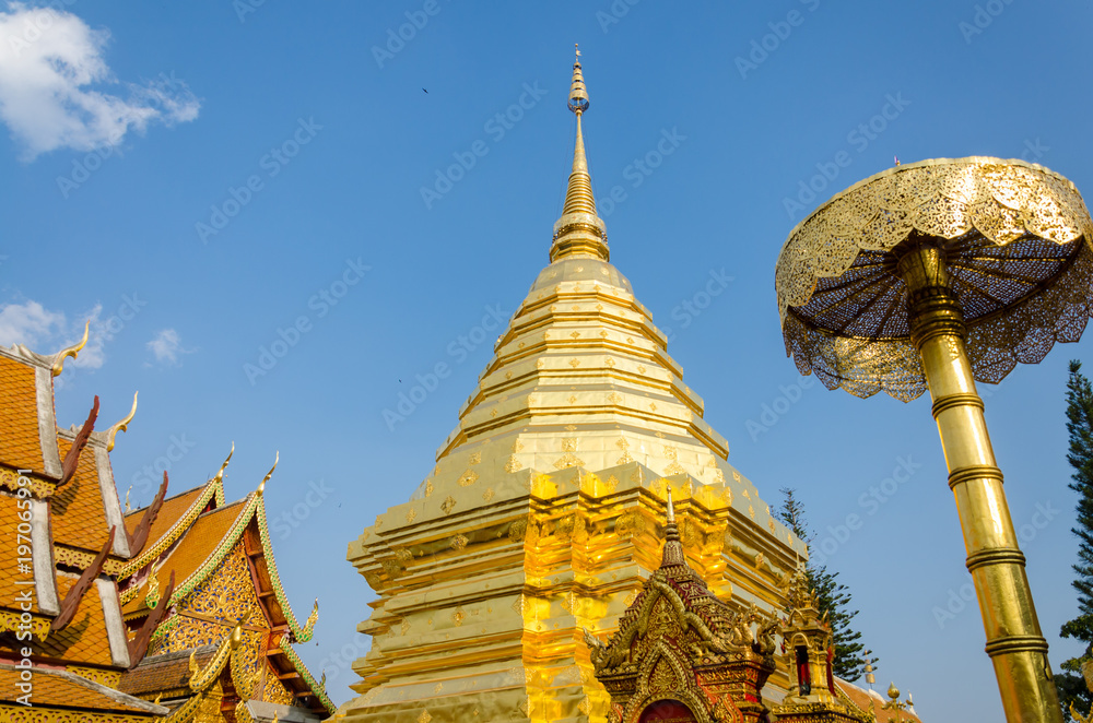 Fototapeta premium Wat Doi Suthep in Blue Sky Chiang Mai Thailand