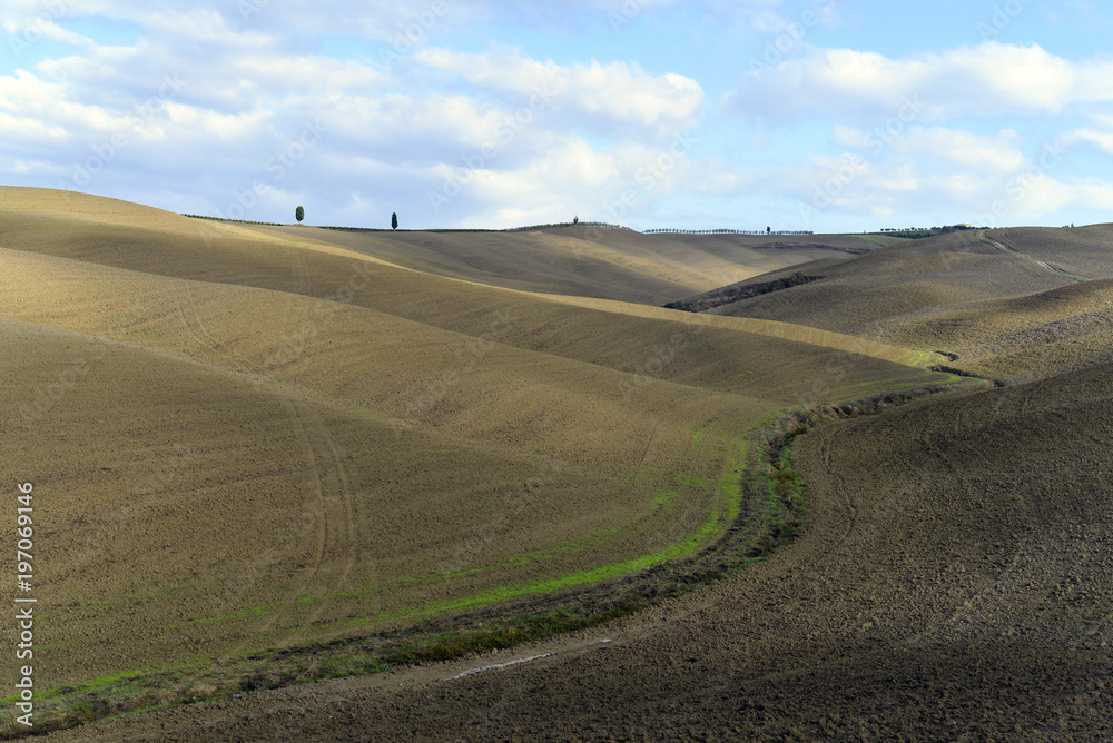 Abgeerntete Felder südlich von Siena, Toscana, Italien, Europa
