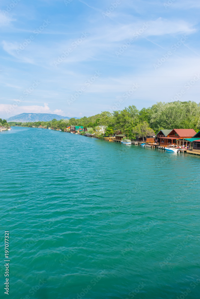 Floating restaurants invite tourists to eat tasty seafood dishes. Floating restaurants invite tourists to eat tasty seafood dishes.