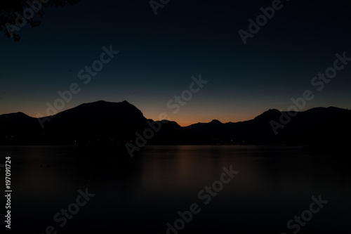 Fotografi comer lake sillhouette