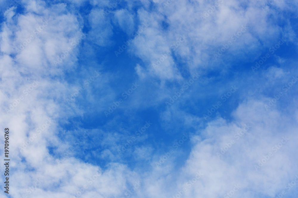 Obraz premium Light gentle cloud on a blue sky