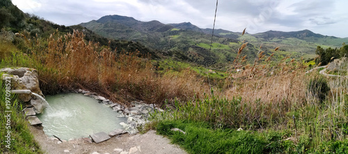 фотографія Heiße Quelle auf Sizilien, Sclafani Bagni Panorama Blick über Madonien