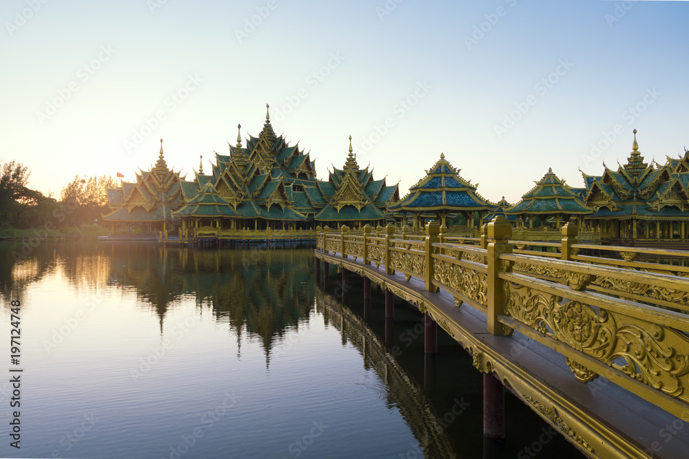 Naklejka premium Pavilion of the enlightened in Ancient city in Samutprakarn, Thailand.