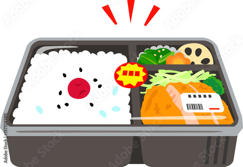 値下げシールが貼られた市販の弁当