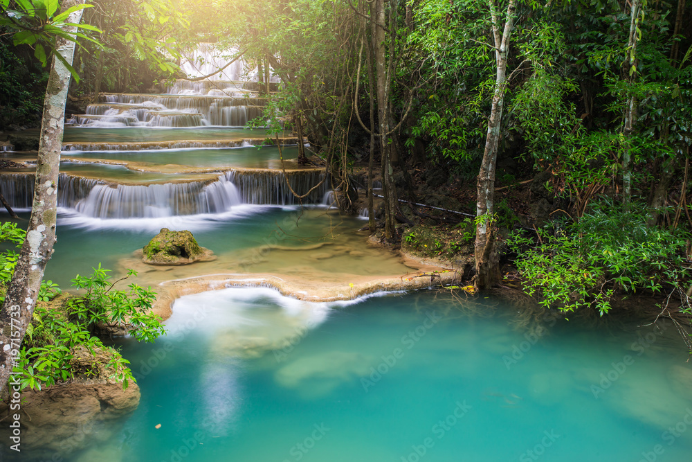 Naklejka premium Huay Mae Kamin Waterfall, beautiful waterfall in rainforest at Kanchanaburi province, Thailand