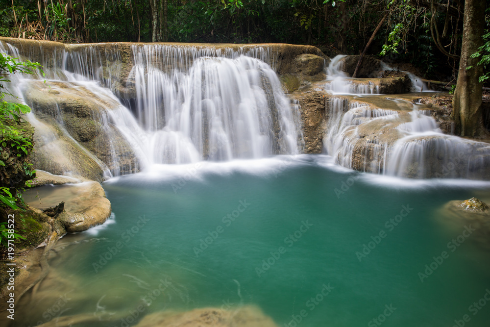 Fototapeta premium Huay Mae Kamin Waterfall, beautiful waterfall in rainforest at Kanchanaburi province, Thailand