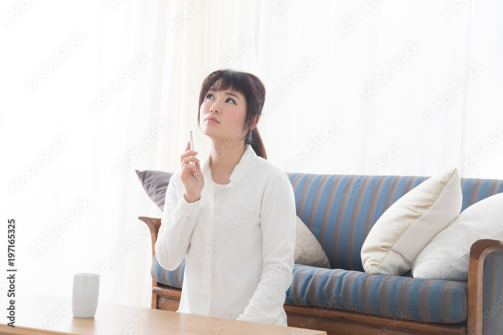 リビング・女性 リビング・女性