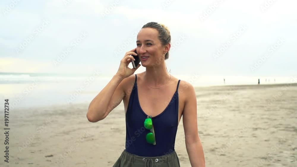 Happy woman walking on beach and talking on cellphone, super slow motion 120fps
Happy woman walking on beach and talking on cellphone, super slow motion 120fps