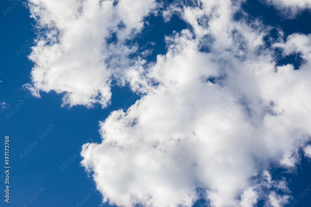 Obraz premium Big white clouds on beautiful blue sky