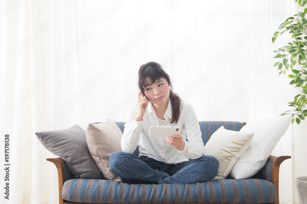 リビング・女性 リビング・女性