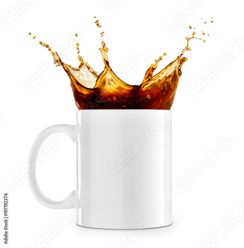 Fotografia spilling coffee in cup