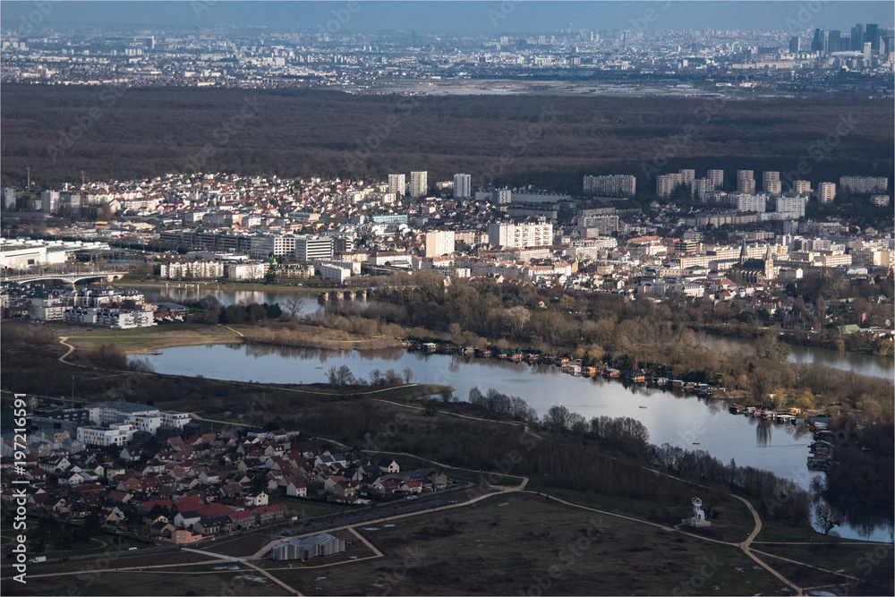 vue aérienne de la ville de Poissy dans les Yvelines en France