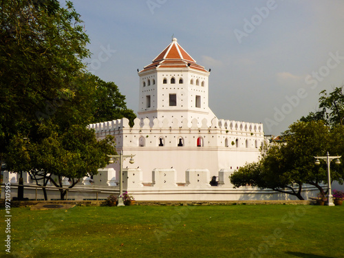 Photography Pom Phra Sumen (riverfront fort built in 1783) at Santi Chai Prakan Public Park