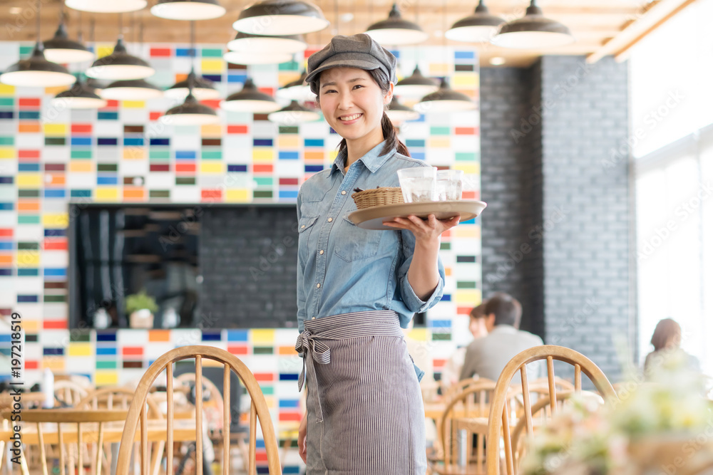 カフェ・スタッフ カフェ・スタッフ