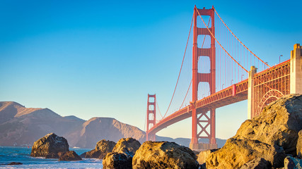 Canvas schilderij Golden Gate Bridge San Francisco kust tijdens gouden uur  © Marco