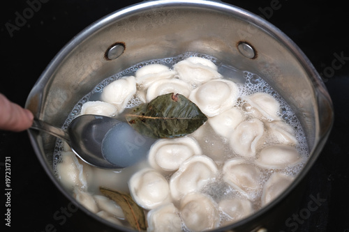Boiling dumplings in the pan