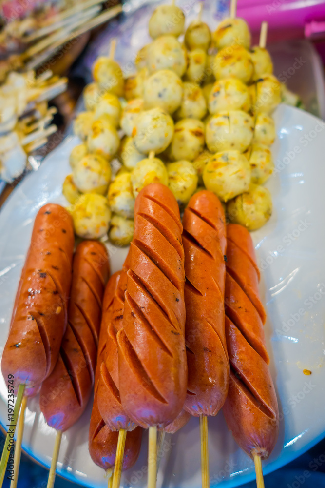 Φωτογραφία Close up of grill sausage brochette at market in Bangkok,Thailand