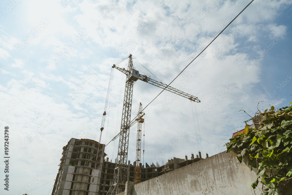 Lifting tower cranes on frame of frame building Lifting tower cranes on frame of frame building