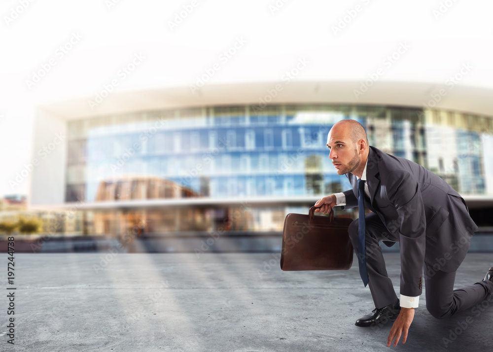 Fototapeta premium Biznesmen gotowy do rozpoczęcia. Konkurencja i wyzwanie w koncepcji biznesowej