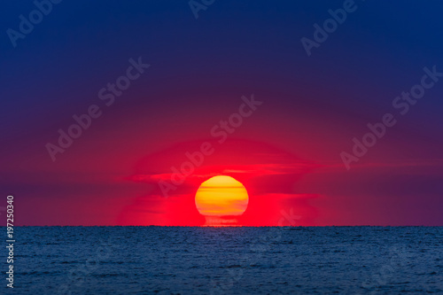 Fototapeta Naklejka Na Ścianę i Meble -  sunrise at sea