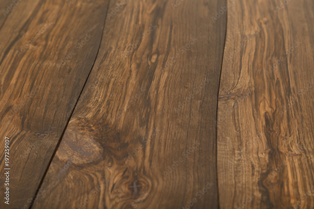 Naklejka premium Brown scratched wooden cutting board. Wood texture