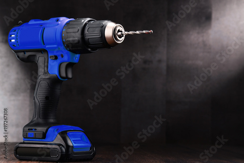 Cordless drill with drill bit working also as screw gun