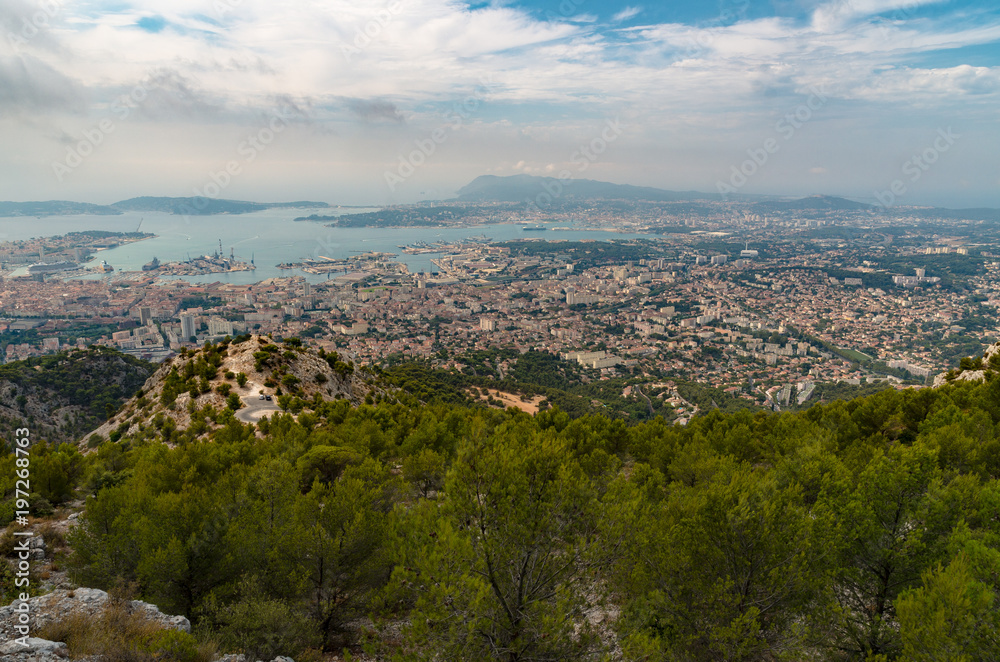 Vue sur la ville de Toulon depuis le mont faron France