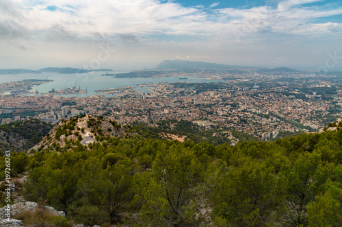 Vue sur la ville de Toulon depuis le mont faron France
