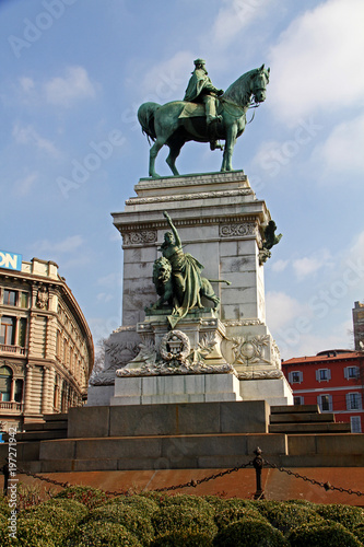 monumento a Giuseppe Garibaldi; largo Cairoli, Milano