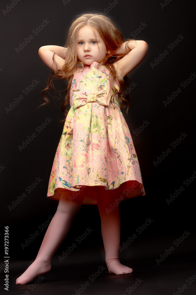 Naklejka premium Little girl on a black background