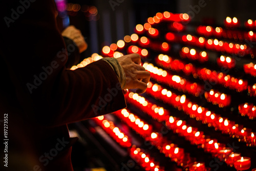 candele accese chiesa photo