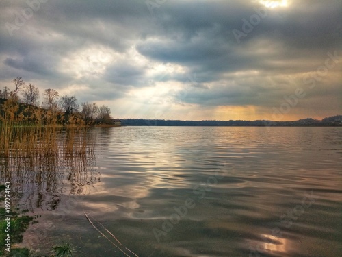 Tramonto sul lago