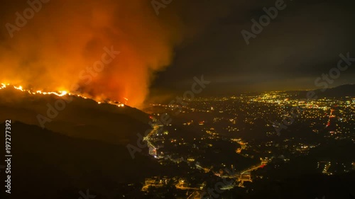 Amazing wildfire time lapse above the city of Burbank, CA