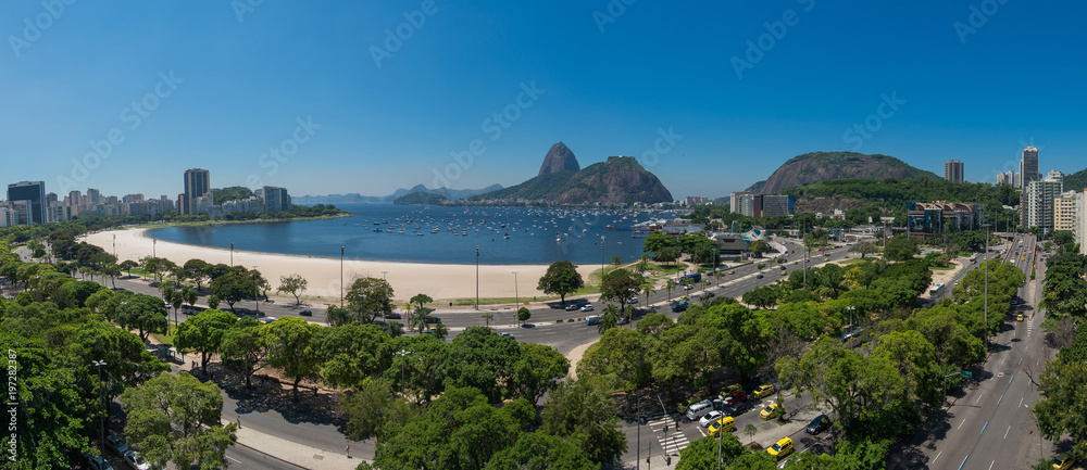 Obraz premium Panoramic View of Botafogo Beach With the Sugarloaf Mountain in the Horizon, in Rio de Janeiro, Brazil