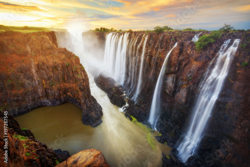 Obraz na płótnie Victoria Falls in Zambia and Zimbabwe w salonie
