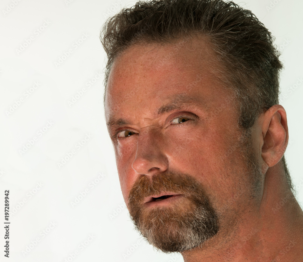 Obraz premium serious man can see you and does not look happy